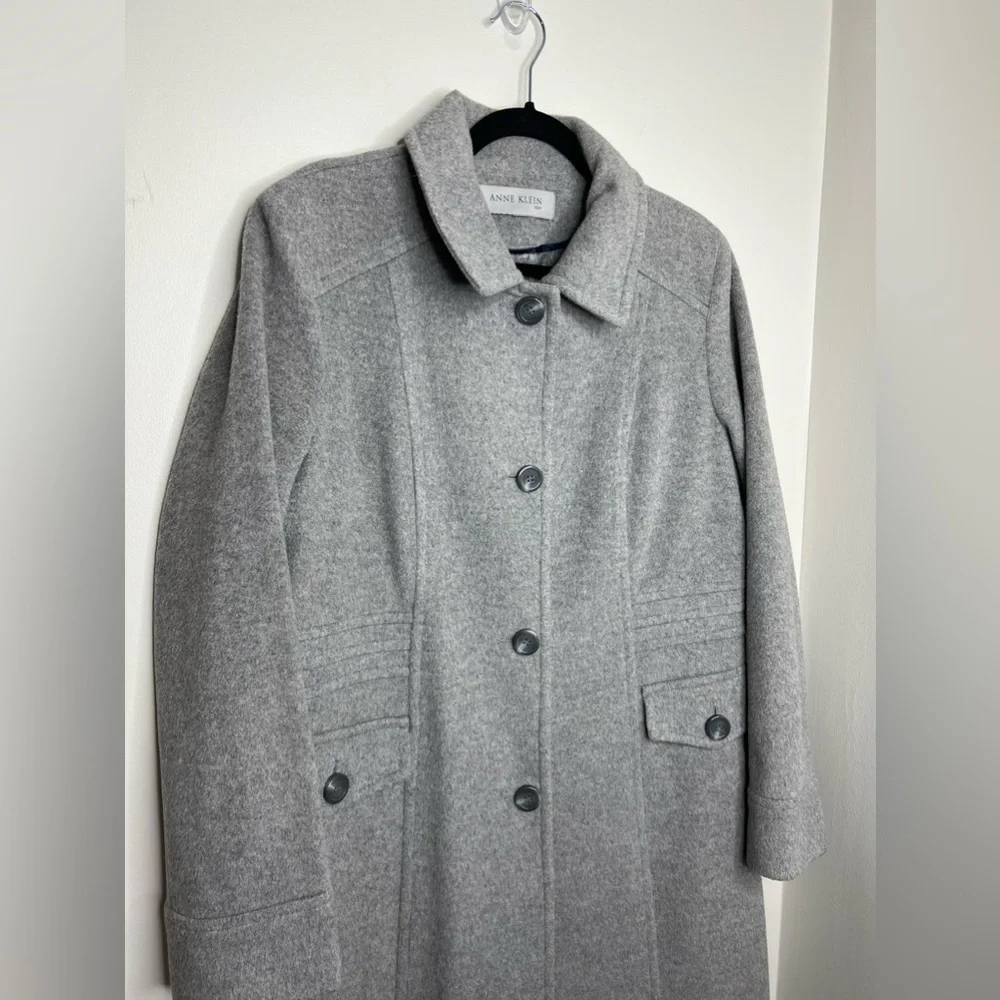 Anne Klein lambswool & cashmere long coat. Size 8. Gray with satin soft lining. - Picture 2 of 8